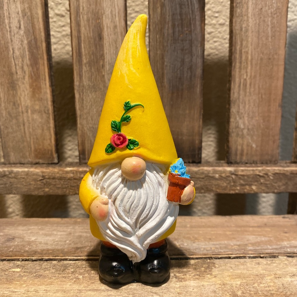 Spring Garden Gnome, Small Resin Yellow Gnome Couple, Gnome Decor
